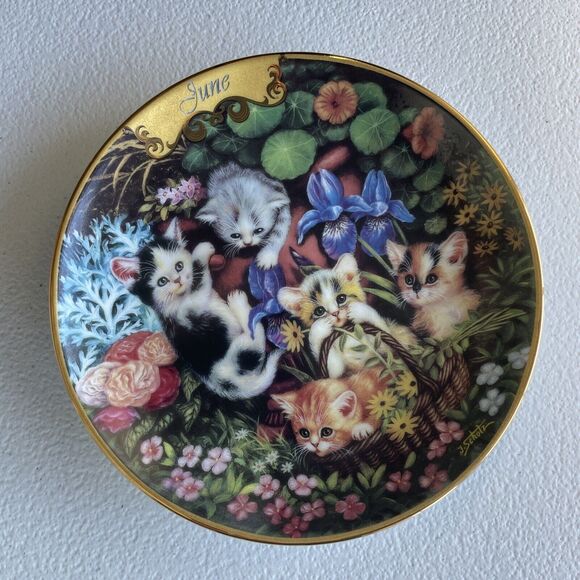 June In The Flower Bed Plate Cat Kitten By Jurgen Scholz Timeless Tails 1999 - Picture 1 of 7